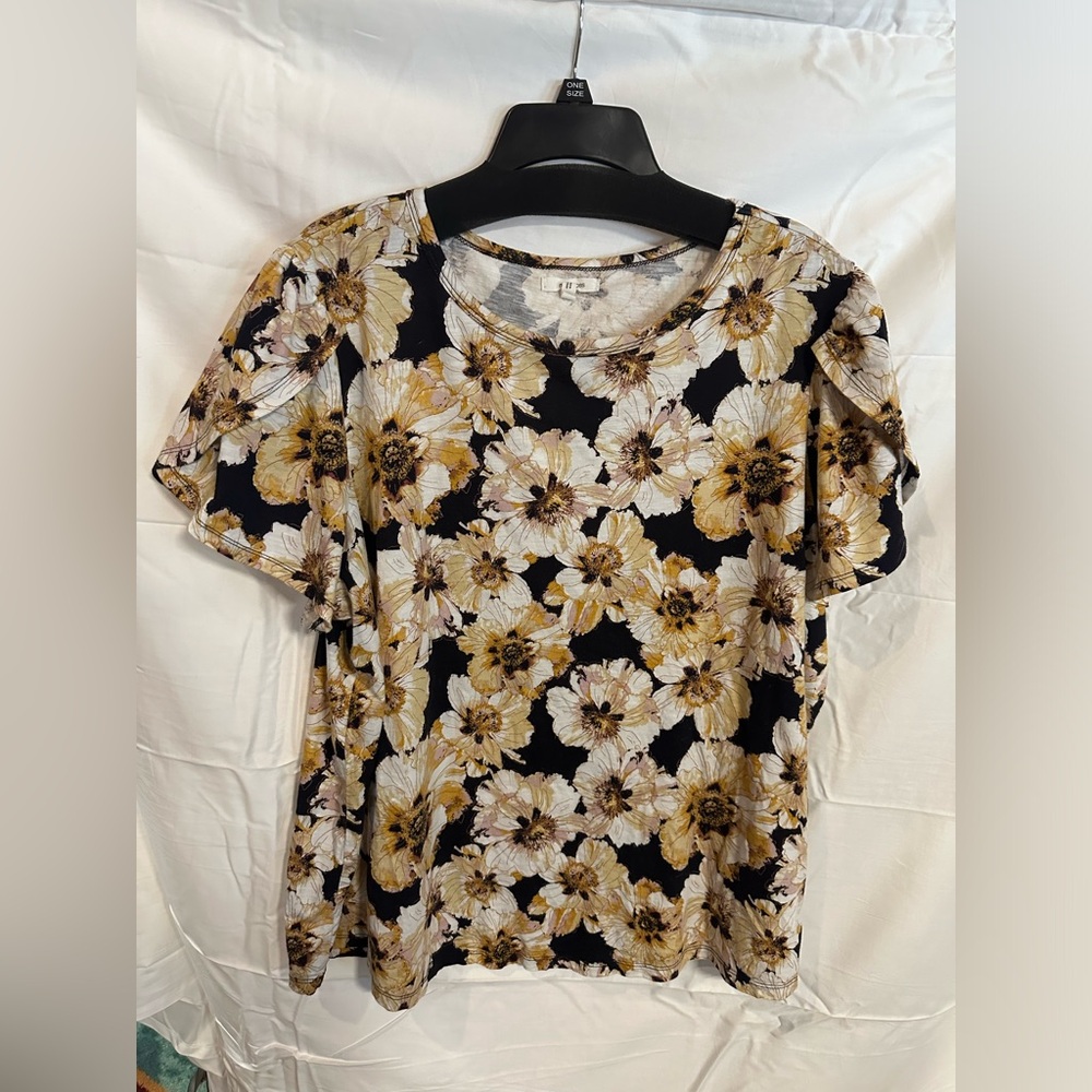 Maurice’s split sleeve top
